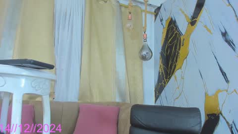 Snapshot of keila_mendoza chatting on 12.14.24 Keila online show from 12.14.24
