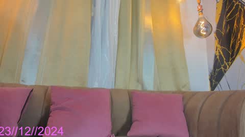 Snapshot of keila_mendoza chatting on 12.23.24 Keila online show from 12.23.24