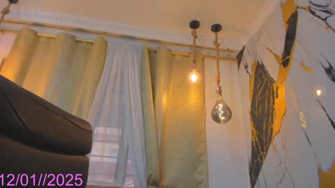 Snapshot of keila_mendoza chatting on 01.12.25 Keila online show from 01.12.25