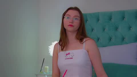 Keira online show from 10.03.25