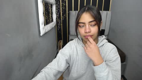 Snapshot of keizy_conte chatting on 12.18.24 K E I Z Y online show from 12.18.24