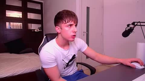 Snapshot of kellenwest chatting on 12.16.25 KellenWest online show from 12.16.25