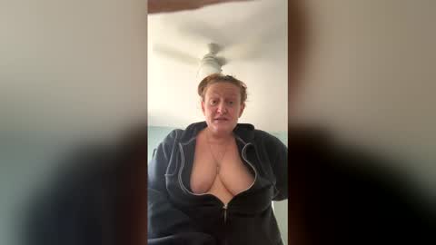 Snapshot of kellilyn10 chatting on 04.03.26 kellilyn10 online show from 04.03.26