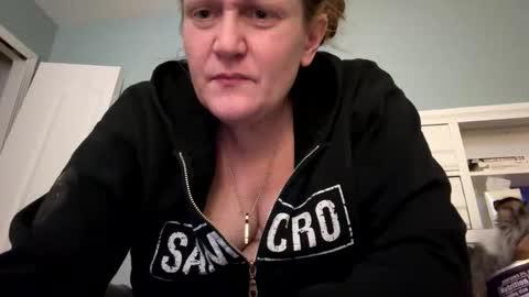 Snapshot of kellilyn10 chatting on 04.13.26 kellilyn10 online show from 04.13.26