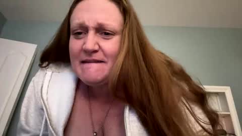 Snapshot of kellilyn10 chatting on 04.16.26 kellilyn10 online show from 04.16.26