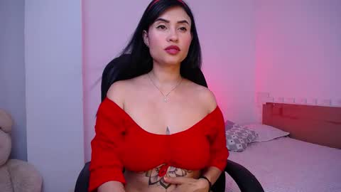 Snapshot of kelly_richardson1 chatting on 02.14.25 elena online show from 02.14.25