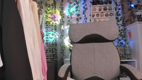 Snapshot of kellyasian chatting on 12.02.24 Leia online show from 12.02.24