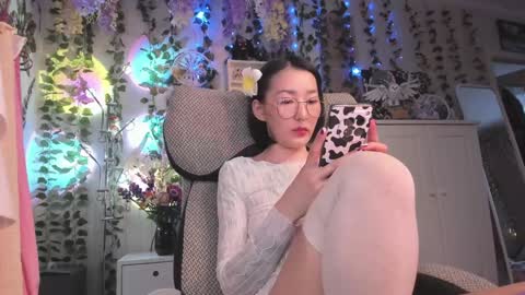 Snapshot of kellyasian chatting on 12.14.24 Leia online show from 12.14.24