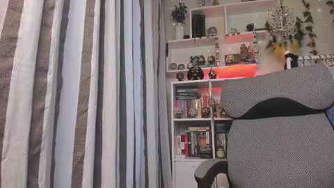 Snapshot of kellyasian chatting on 10.15.25 Leia online show from 10.15.25