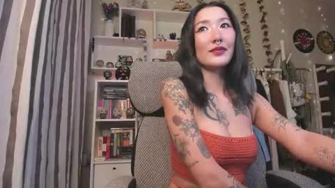 Snapshot of kellyasian chatting on 10.24.25 Leia online show from 10.24.25