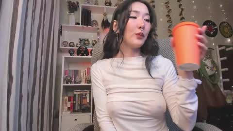 Snapshot of kellyasian chatting on 11.12.25 Leia online show from 11.12.25