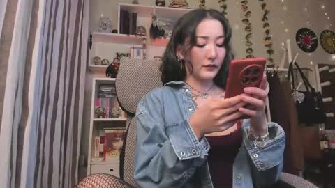 Snapshot of kellyasian chatting on 11.20.25 Leia online show from 11.20.25