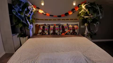 Snapshot of kellybabbe chatting on 10.28.25 Kelly online show from 10.28.25