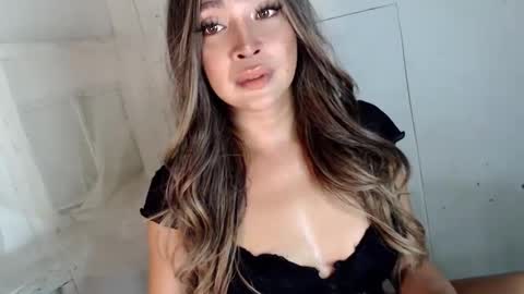 Snapshot of kellyclarksonx chatting on 01.28.25 its me KELLY online show from 01.28.25