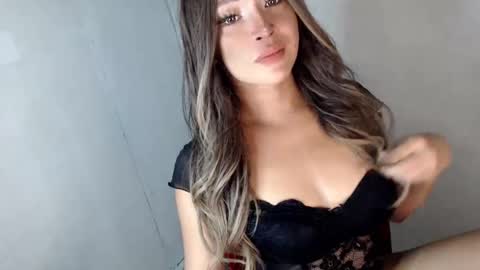 Snapshot of kellyclarksonx chatting on 03.05.25 its me KELLY online show from 03.05.25