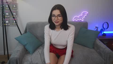 Snapshot of kellyisclose chatting on 01.04.25 Kelly online show from 01.04.25