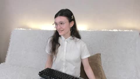 Kelsirabenold online show from 05.18.26