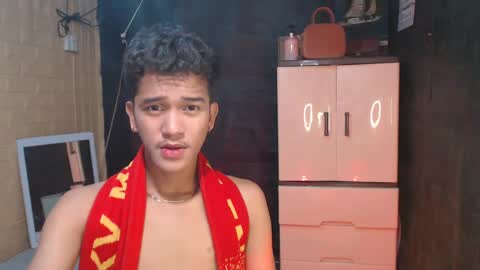 Snapshot of ken_bigcockxx chatting on 02.06.25 Ken online show from 02.06.25