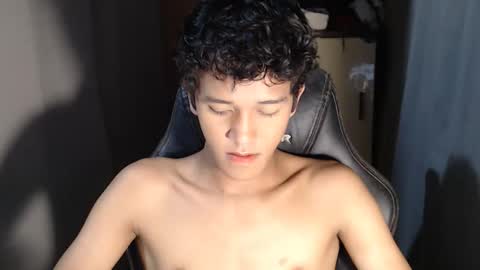 Snapshot of ken_bigcockxx chatting on 09.12.25 Ken online show from 09.12.25