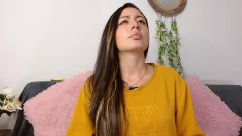 Snapshot of kendal_mosk chatting on 12.16.24 Valery online show from 12.16.24
