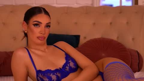 Snapshot of kendall_jolly chatting on 12.17.25 Kendal online show from 12.17.25