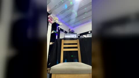 Snapshot of kendallsweetxx chatting on 04.14.26 Kendall online show from 04.14.26