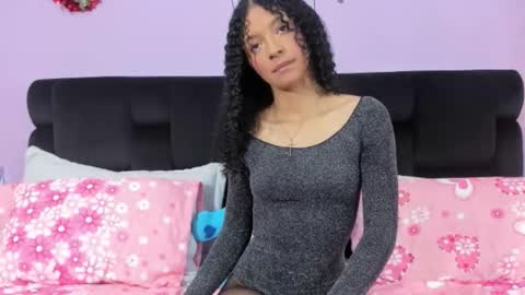 Snapshot of kendallwings chatting on 11.26.25 kendallwings online show from 11.26.25