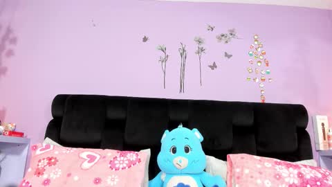 Snapshot of kendallwings chatting on 12.04.25 kendallwings online show from 12.04.25