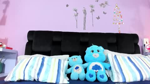 Snapshot of kendallwings chatting on 12.16.25 kendallwings online show from 12.16.25