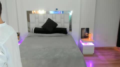 Snapshot of kendamian chatting on 11.14.25 kendamian online show from 11.14.25