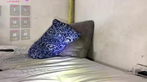 Snapshot of kender21_ chatting on 10.24.25 Kender online show from 10.24.25