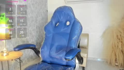 Snapshot of kender21_ chatting on 12.17.25 Kender online show from 12.17.25