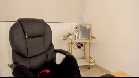 Snapshot of kendra_bennz_ chatting on 11.02.25 kendra Benz online show from 11.02.25