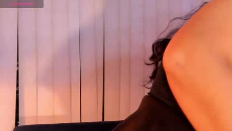 Snapshot of kendra_crow chatting on 11.12.25 Kendra crow online show from 11.12.25