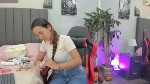 Kendra London online show from 11.24.25