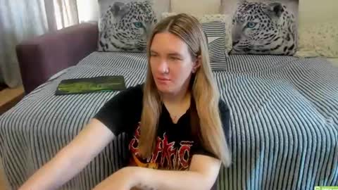 Snapshot of kendra_xx_ chatting on 06.14.26 Kendra online show from 06.14.26