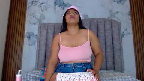 Snapshot of kendrabigass chatting on 03.11.25 Mamasita online show from 03.11.25