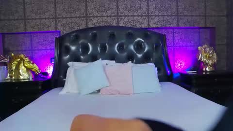 Snapshot of kendramaxx_ chatting on 09.18.25 Alina online show from 09.18.25