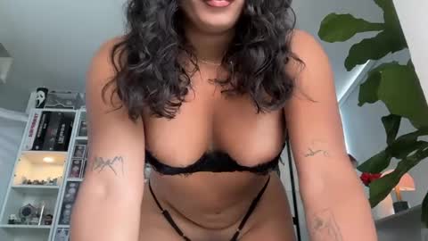 Snapshot of kendrasmithts chatting on 04.27.26 Hi Im kendra- onlyfans. isab2896 online show from 04.27.26