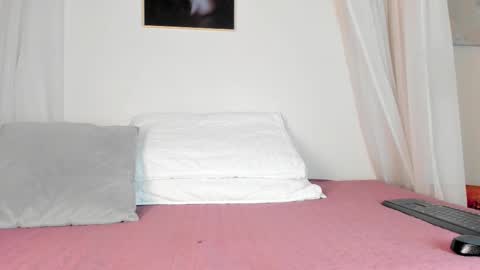 Snapshot of keniamontez chatting on 02.28.25 Kenia online show from 02.28.25