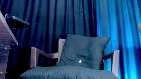 Snapshot of kenllyhot chatting on 02.03.25 Kenlly online show from 02.03.25