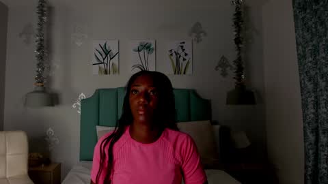 Snapshot of kentha_mitchells chatting on 01.12.25 kentha_mitchells online show from 01.12.25