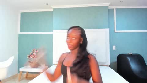 Snapshot of kentha_mitchells chatting on 09.30.25 kentha_mitchells online show from 09.30.25