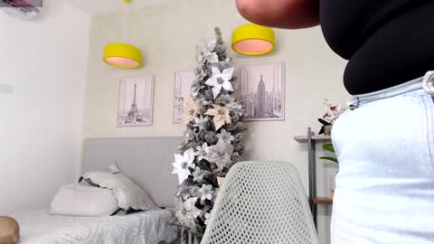 Snapshot of kenya_buhle chatting on 12.22.24 Kenya Buhle online show from 12.22.24