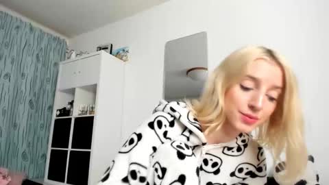 Kenzie online show from 10.19.25