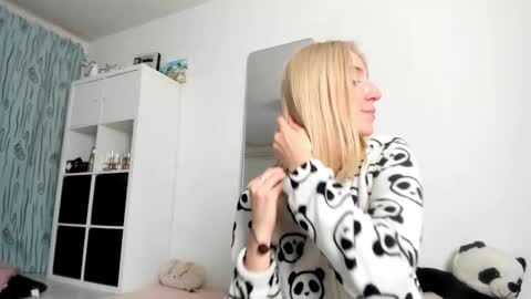 Kenzie online show from 10.25.25