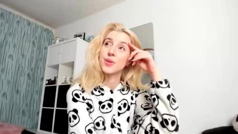 Kenzie online show from 11.10.25