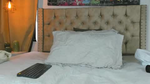 Snapshot of keryhillson chatting on 02.12.25 Kery Hillson online show from 02.12.25