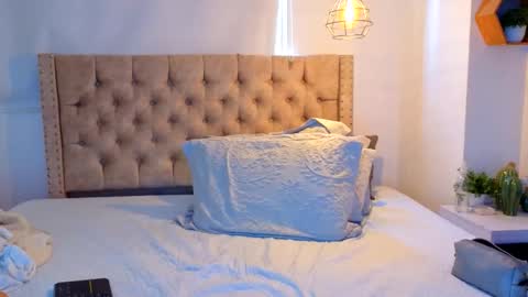 Snapshot of keryhillson chatting on 02.19.26 Kery Hillson online show from 02.19.26