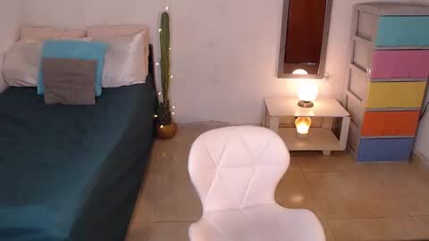 Snapshot of kesha_brooks chatting on 12.19.24 Mia online show from 12.19.24